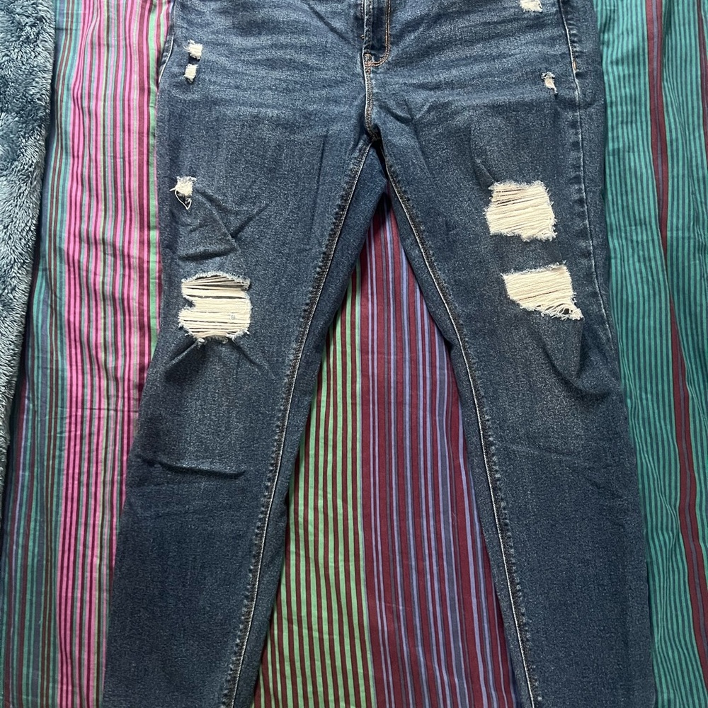Old Navy Rockstar Distressed Jeans  👖